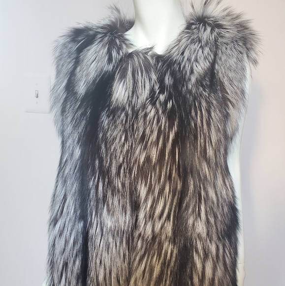 Beautiful Long Silver Fox Vest - Picture 2 of 8